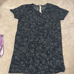Lululemon swiftly tech short sleeve